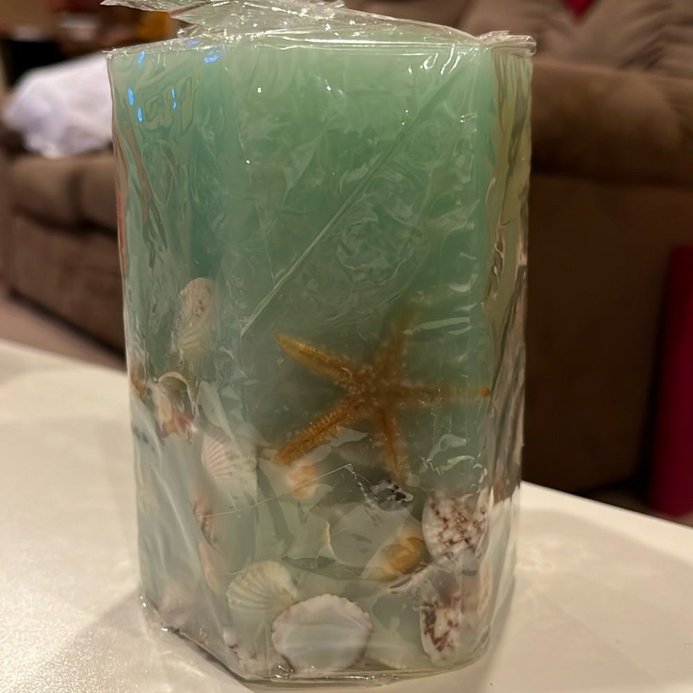 Shell pillar candle NWT